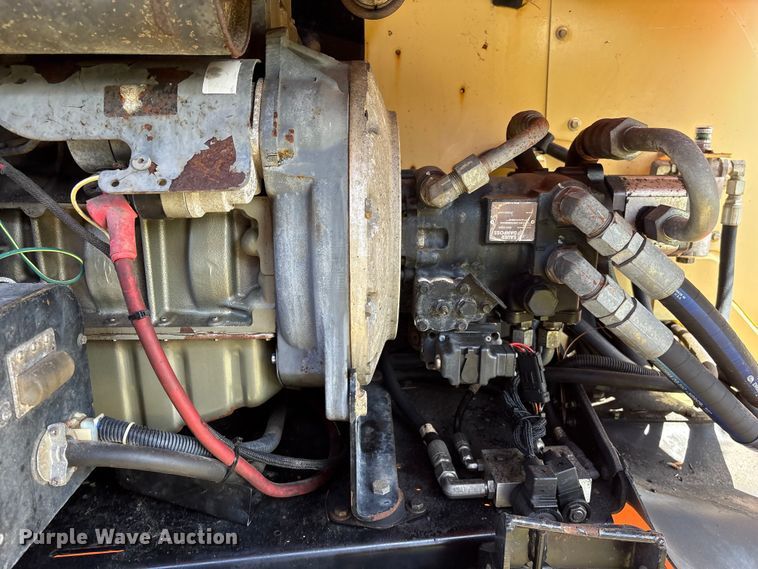 image for item EF1076 2011 JLG 600S boom lift