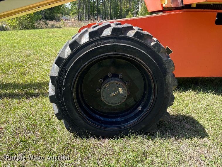 image for item EF1076 2011 JLG 600S boom lift