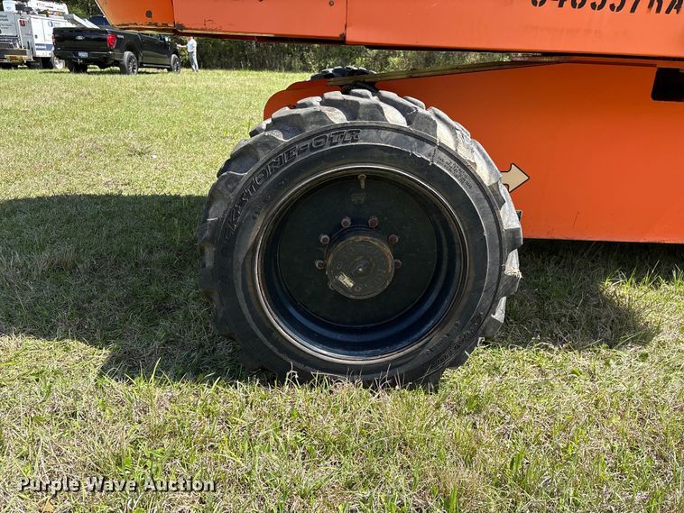 image for item EF1076 2011 JLG 600S boom lift