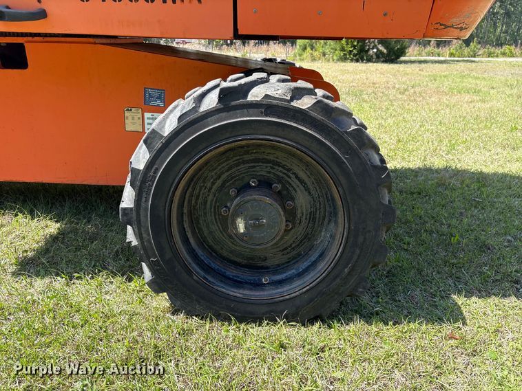 image for item EF1076 2011 JLG 600S boom lift