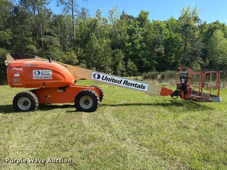 image for item EF1077 2008 JLG 600S boom lift
