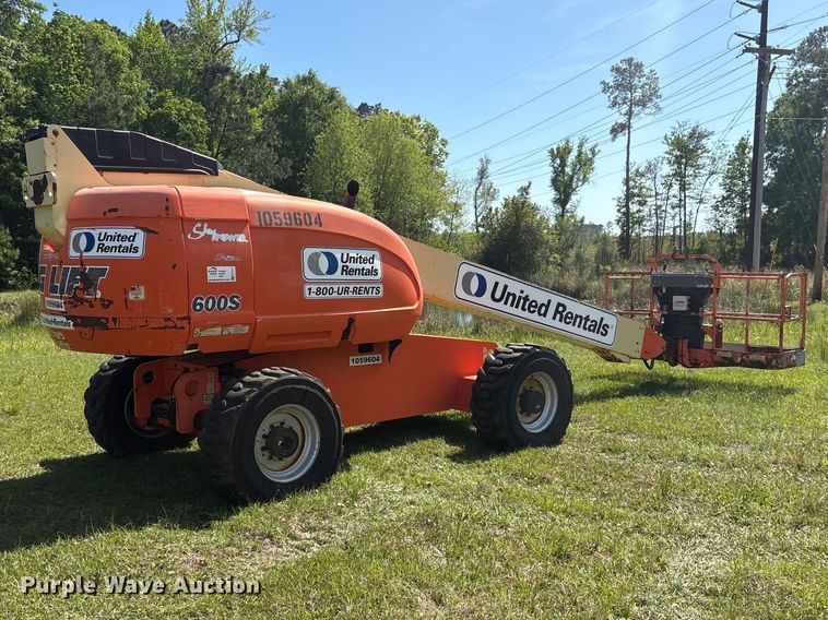 image for item EF1077 2008 JLG 600S boom lift