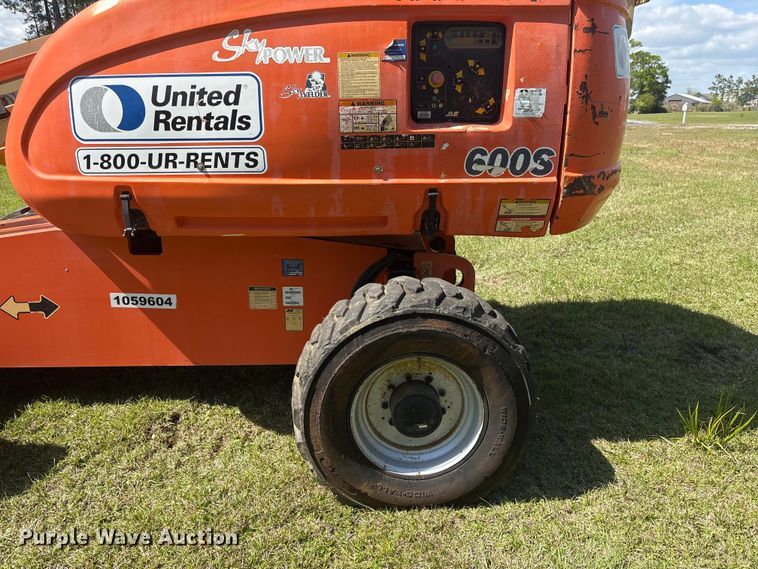 image for item EF1077 2008 JLG 600S boom lift