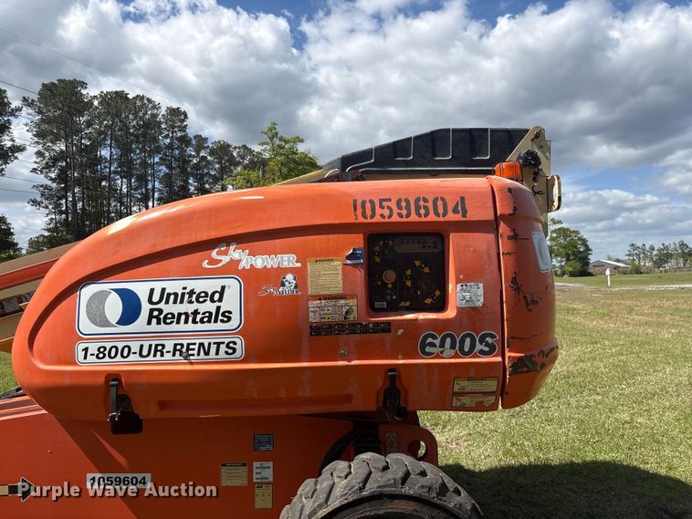 image for item EF1077 2008 JLG 600S boom lift