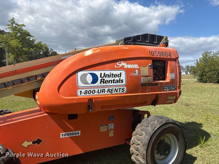 image for item EF1077 2008 JLG 600S boom lift