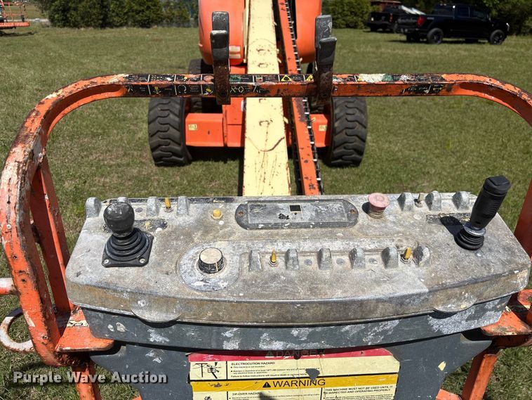 image for item EF1077 2008 JLG 600S boom lift