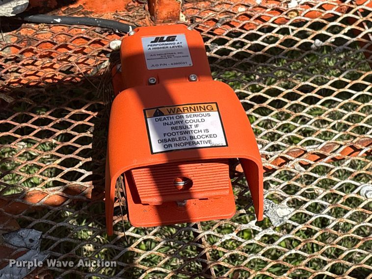 image for item EF1077 2008 JLG 600S boom lift