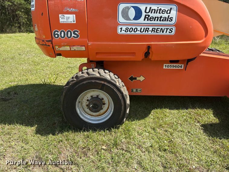 image for item EF1077 2008 JLG 600S boom lift