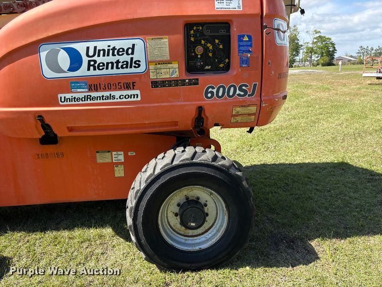 image for item EF1078 2008 JLG 600SJ boom lift