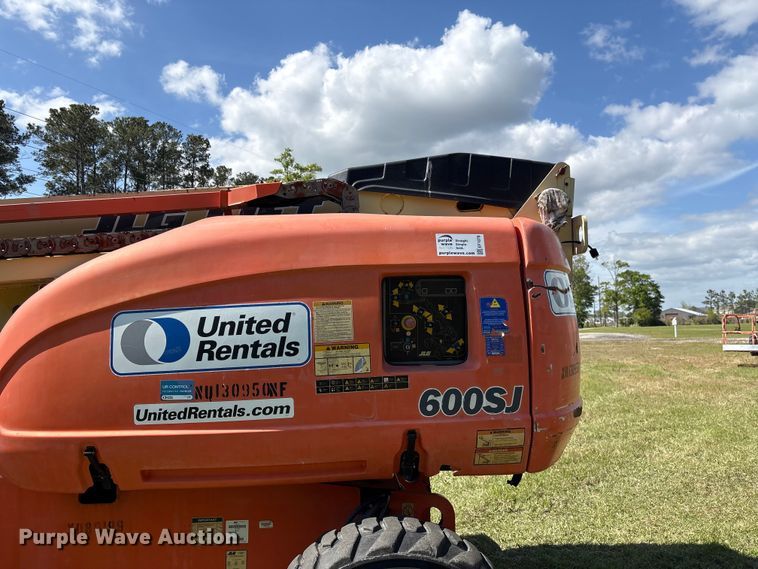 image for item EF1078 2008 JLG 600SJ boom lift