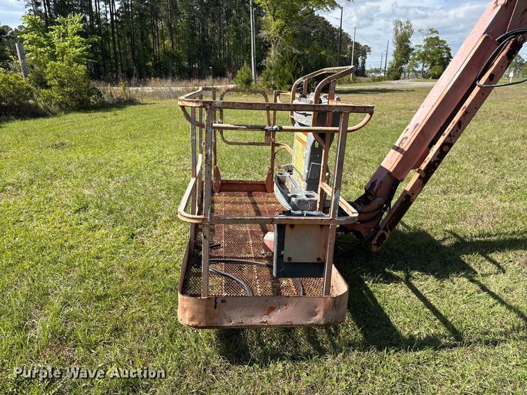 image for item EF1078 2008 JLG 600SJ boom lift