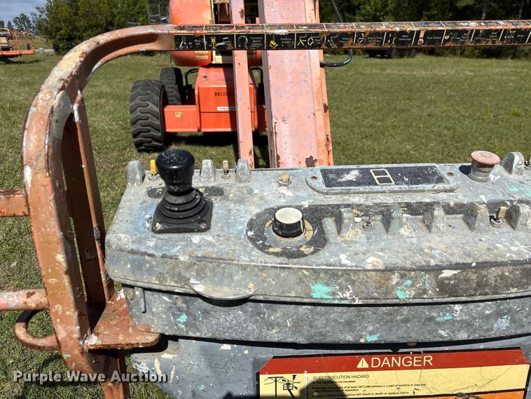 image for item EF1078 2008 JLG 600SJ boom lift