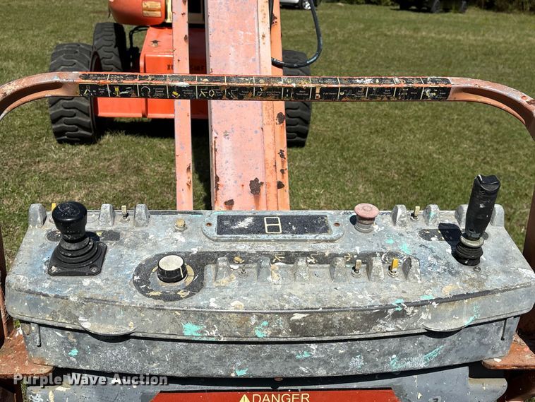 image for item EF1078 2008 JLG 600SJ boom lift