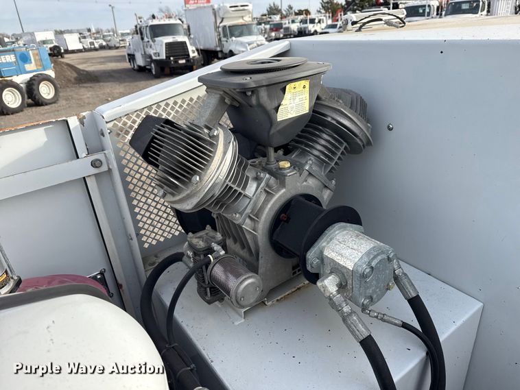 image for item EG1902 2018 Ford F550 Super Duty XL utility / service truck