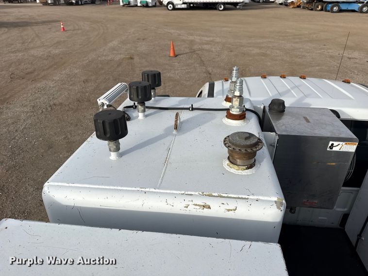 image for item EG1902 2018 Ford F550 Super Duty XL utility / service truck