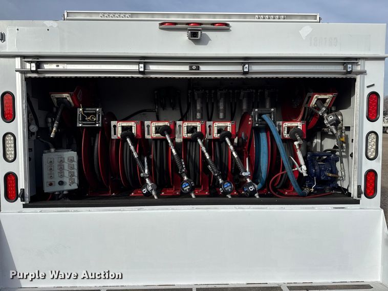 image for item EG1902 2018 Ford F550 Super Duty XL utility / service truck