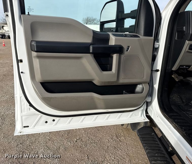 image for item EG1902 2018 Ford F550 Super Duty XL utility / service truck