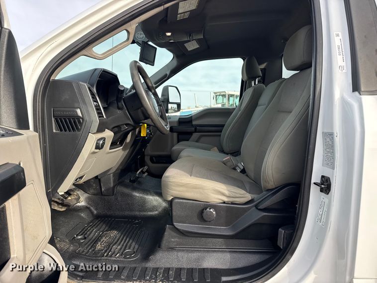 image for item EG1902 2018 Ford F550 Super Duty XL utility / service truck