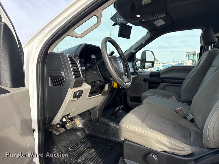 image for item EG1902 2018 Ford F550 Super Duty XL utility / service truck