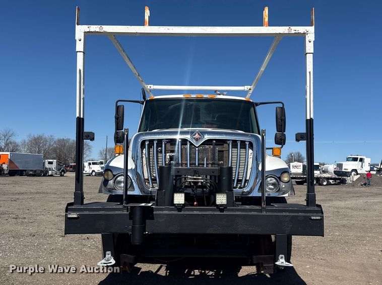 image for item EG2144 2010 International 7500 crane truck