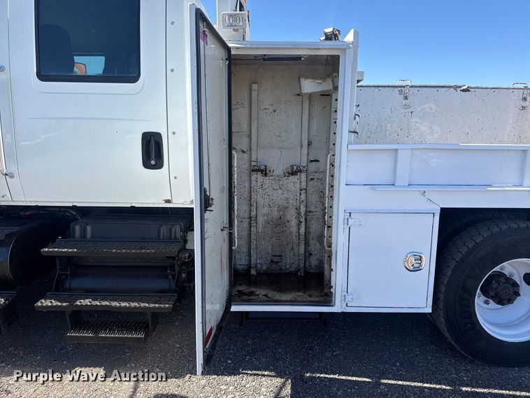 image for item EG2144 2010 International 7500 crane truck