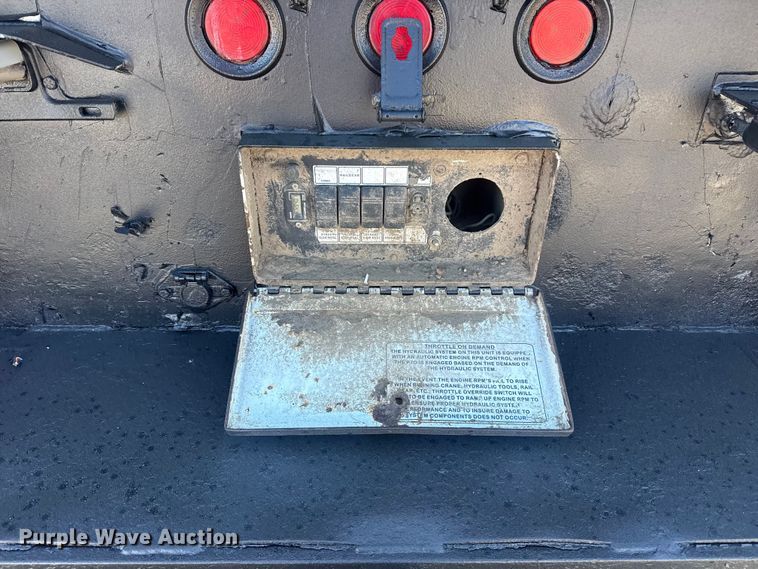 image for item EG2144 2010 International 7500 crane truck