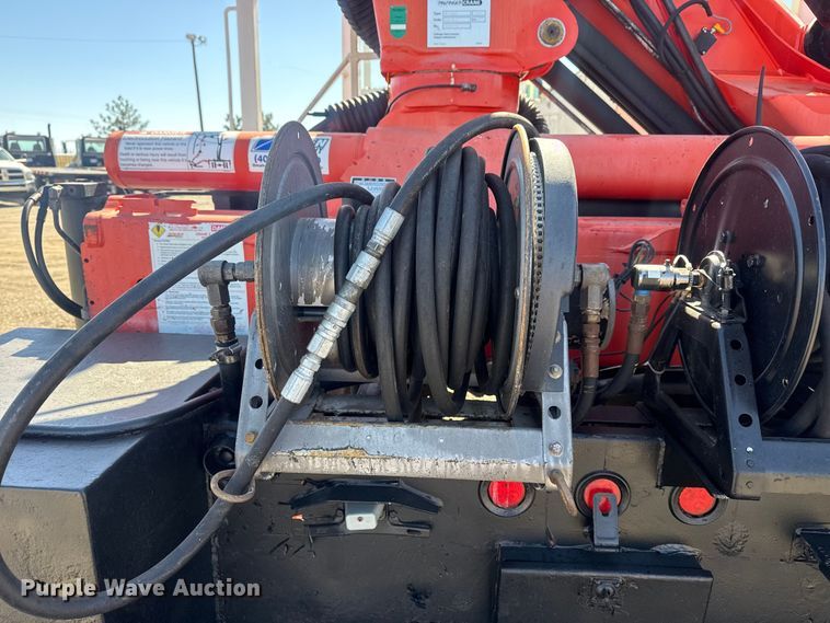 image for item EG2144 2010 International 7500 crane truck