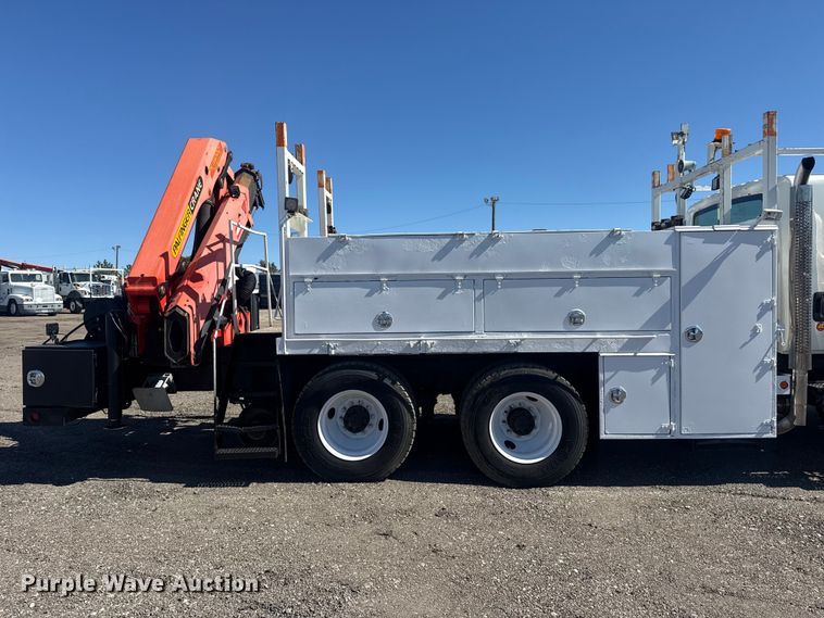 image for item EG2144 2010 International 7500 crane truck