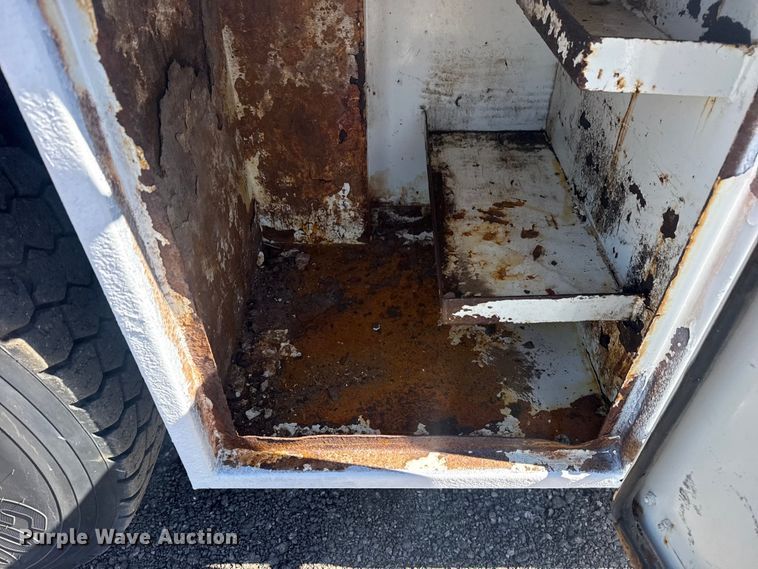 image for item EG2144 2010 International 7500 crane truck