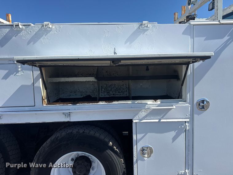 image for item EG2144 2010 International 7500 crane truck