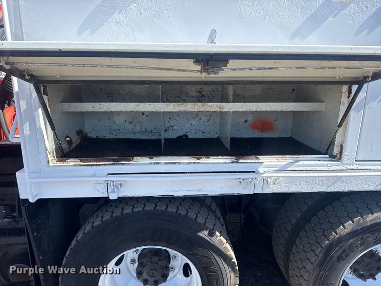 image for item EG2144 2010 International 7500 crane truck