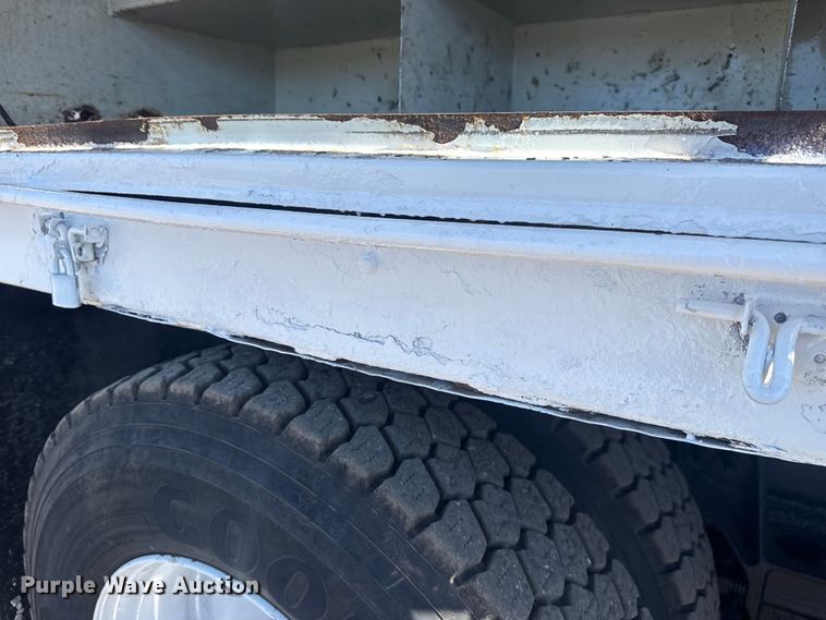 image for item EG2144 2010 International 7500 crane truck