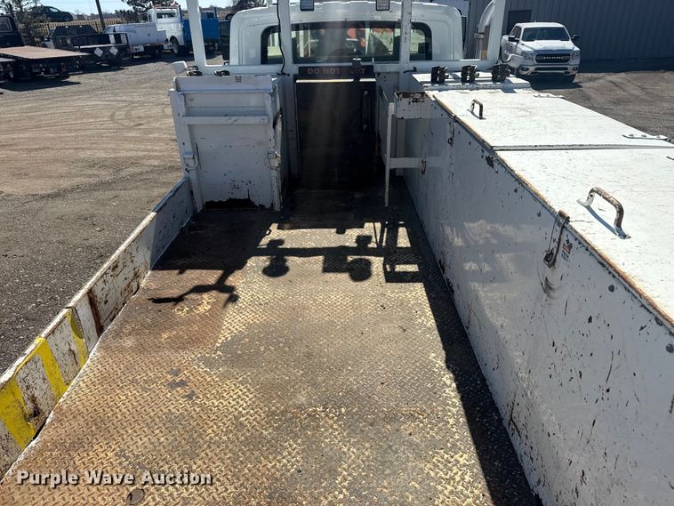 image for item EG2144 2010 International 7500 crane truck