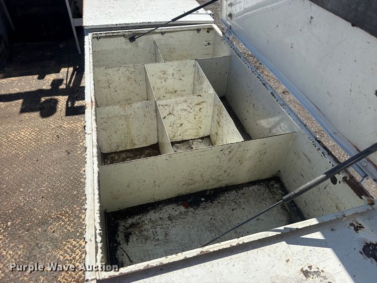 image for item EG2144 2010 International 7500 crane truck