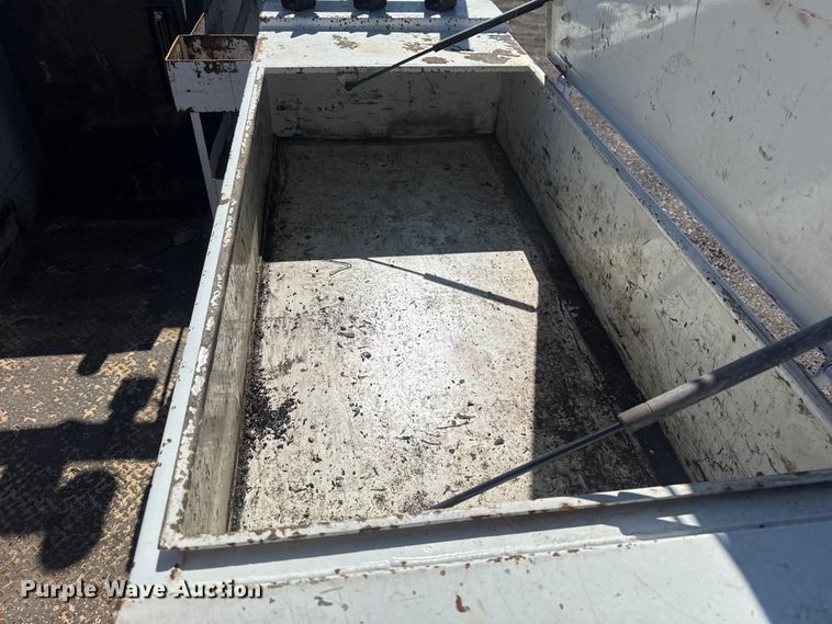 image for item EG2144 2010 International 7500 crane truck