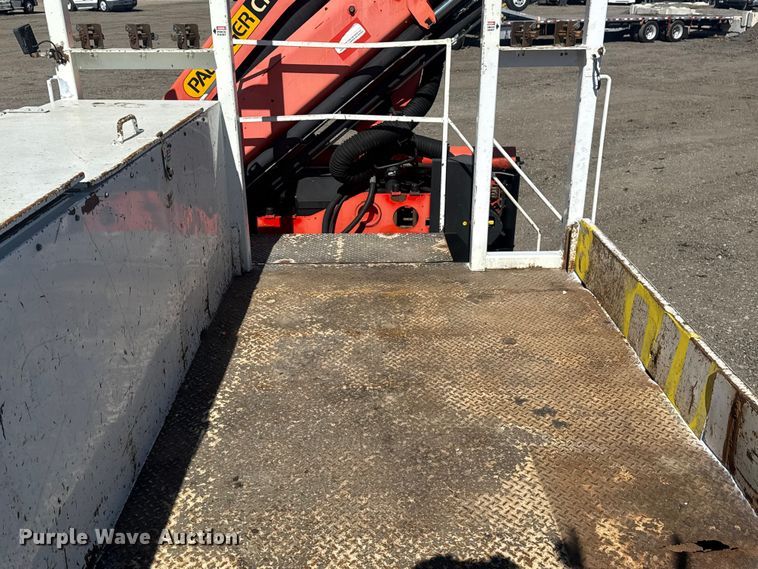 image for item EG2144 2010 International 7500 crane truck