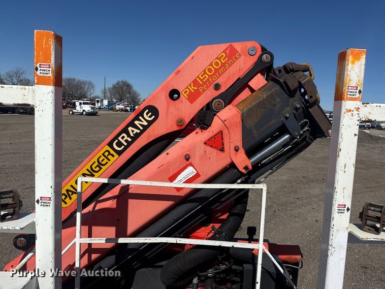 image for item EG2144 2010 International 7500 crane truck