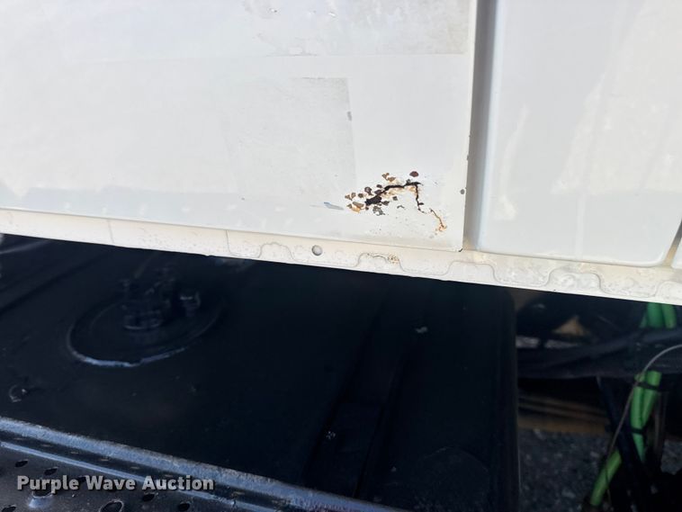 image for item EG2144 2010 International 7500 crane truck