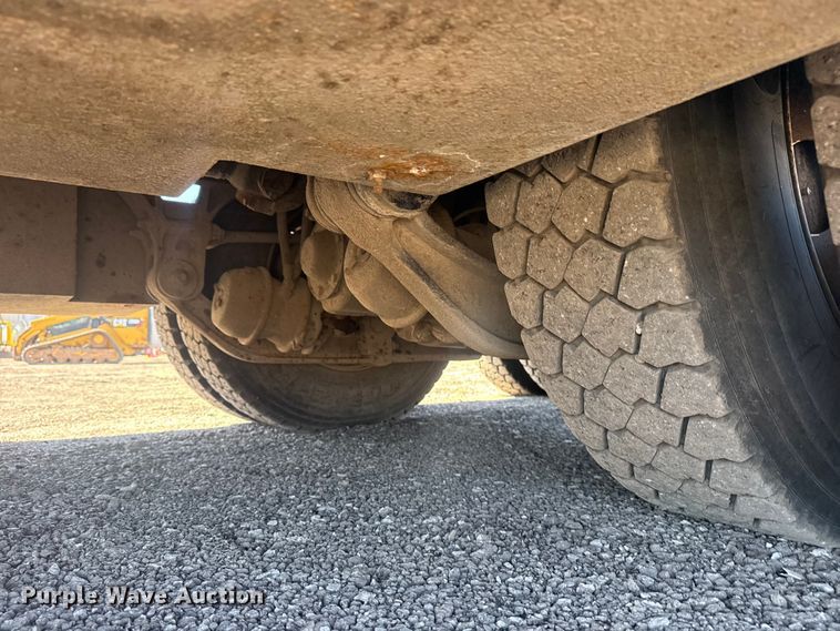 image for item EG2144 2010 International 7500 crane truck