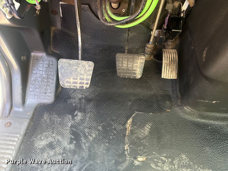 image for item EG2144 2010 International 7500 crane truck