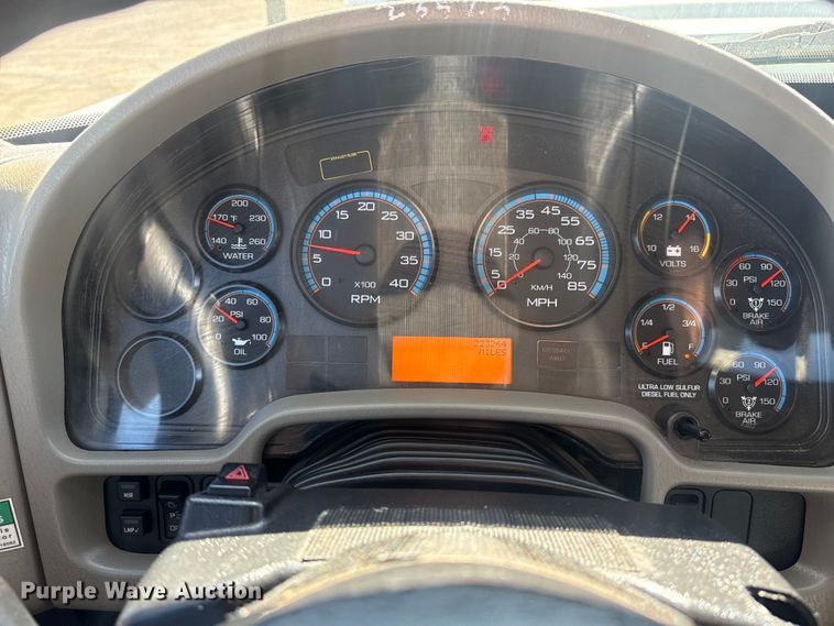 image for item EG2144 2010 International 7500 crane truck