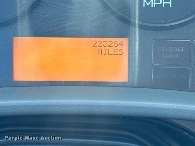 image for item EG2144 2010 International 7500 crane truck