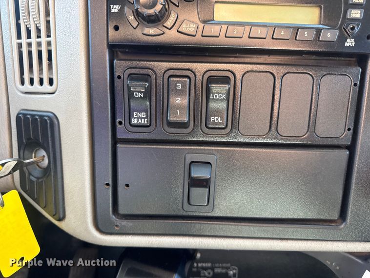 image for item EG2144 2010 International 7500 crane truck