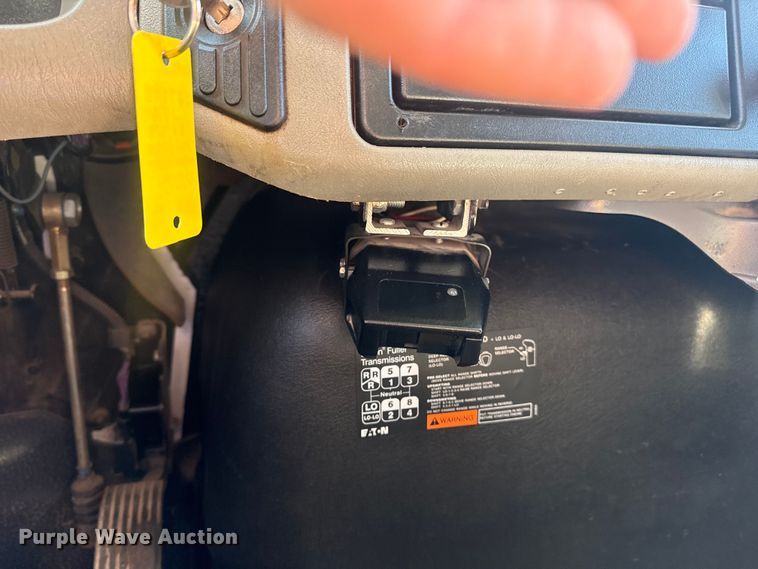 image for item EG2144 2010 International 7500 crane truck