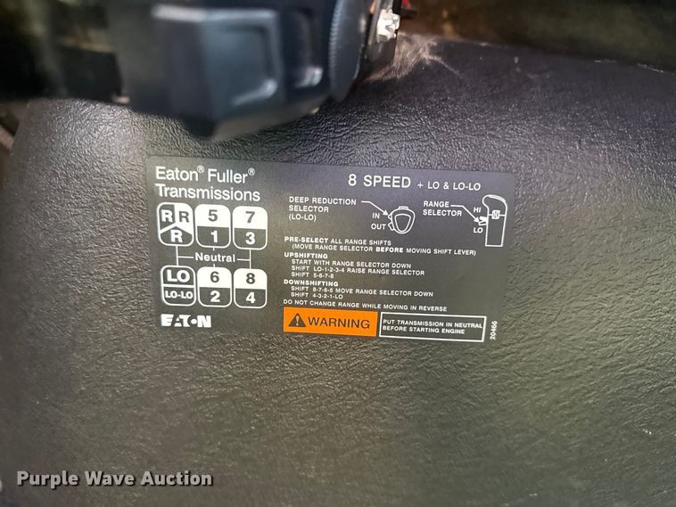 image for item EG2144 2010 International 7500 crane truck