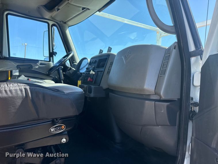 image for item EG2144 2010 International 7500 crane truck