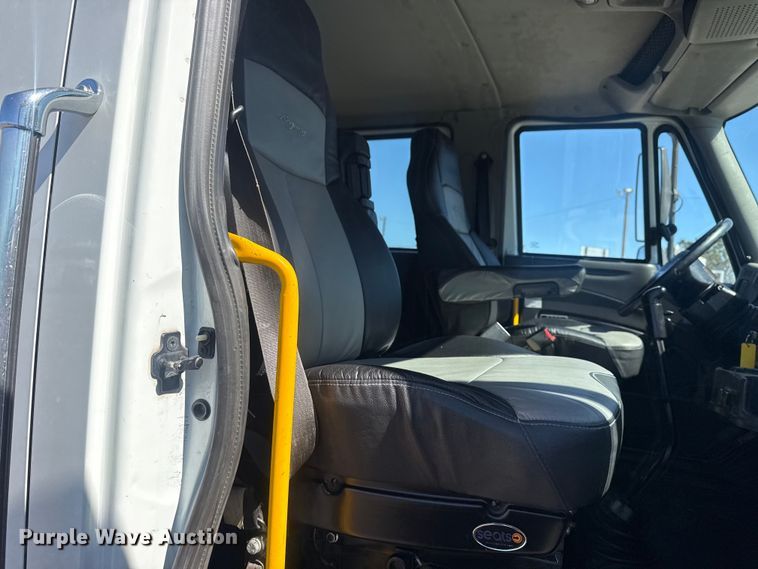 image for item EG2144 2010 International 7500 crane truck