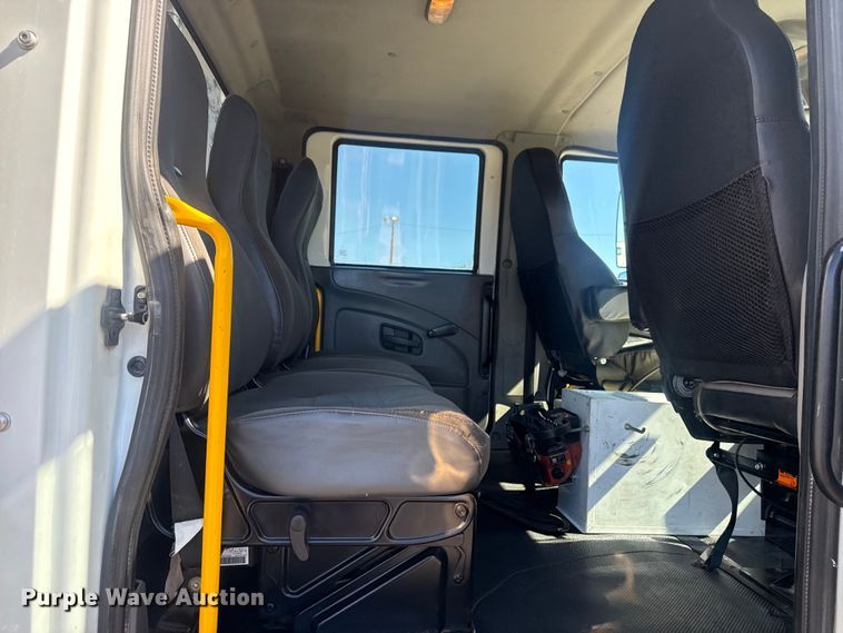 image for item EG2144 2010 International 7500 crane truck