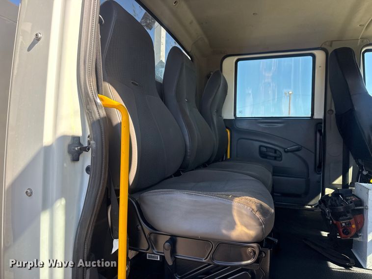 image for item EG2144 2010 International 7500 crane truck