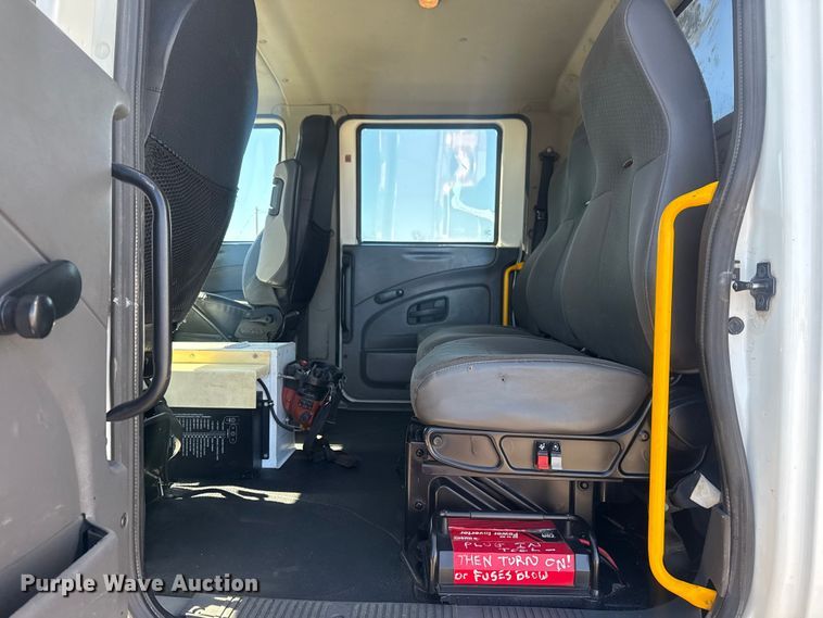 image for item EG2144 2010 International 7500 crane truck